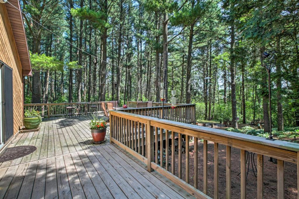 Lake Geneva Home with Fire Pit - 5 Mins to Town! - image 7