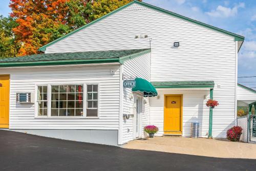 Rodeway Inn Lake George Outlets - main image