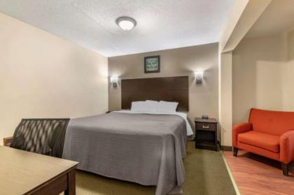 Rodeway Inn Lake George Outlets - image 2