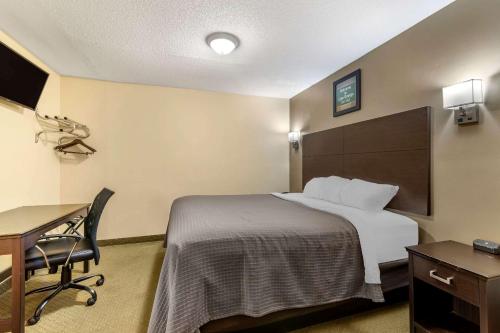 Rodeway Inn Lake George Outlets - image 4