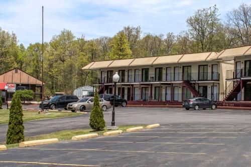 Econo Lodge Inn & Suites Pocono near Lake Harmony - main image