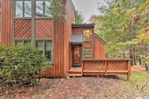 Poconos Townhome 100 Ft from Big Boulder Lake! - main image