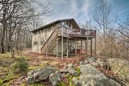 Pet-Friendly Home Deck BBQ 1 Mi to Lake Harmony - image 6