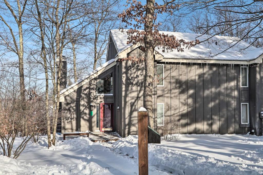 Jack Frost Ski Resort Townhome with Fireplace! - image 3