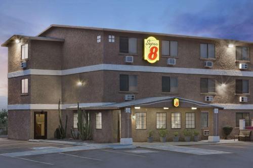 Super 8 by Wyndham Lake Havasu City - main image