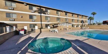 Super 8 by Wyndham Lake Havasu City - image 3