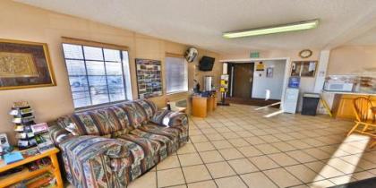 Super 8 by Wyndham Lake Havasu City - image 5