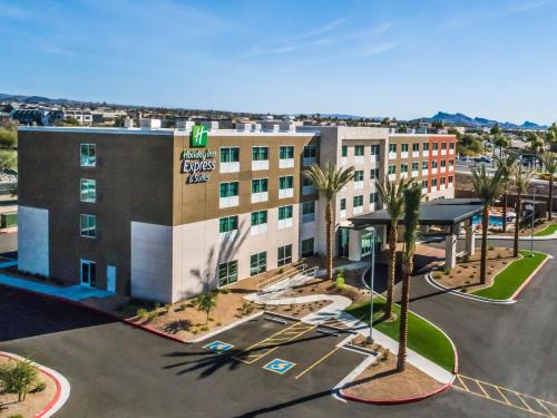 Holiday Inn Express & Suites Lake Havasu - London Bridge an IHG Hotel - main image