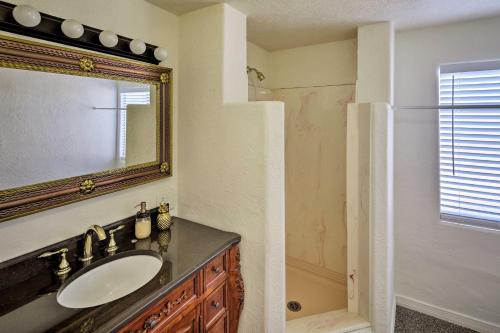 Charming Home with BBQ Balcony and Views of Lake Havasu - image 3