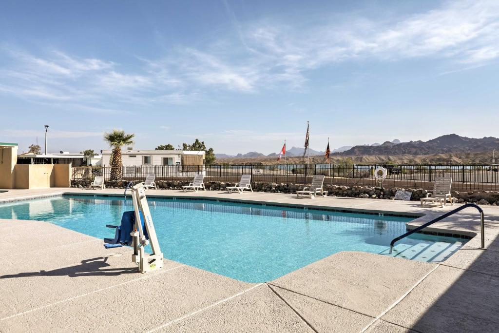 Quiet Escape Steps to Lake Havasu with Views and Grill! - image 4