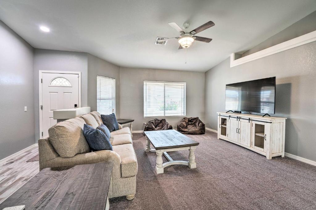 Luxe Lake Havasu Living 5 Mi to London Bridge - image 3