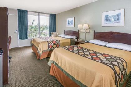 Super 8 by Wyndham Lake Jackson/Clute - image 2