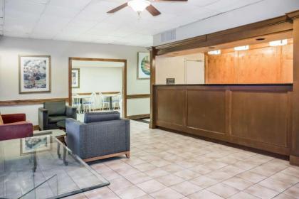 Super 8 by Wyndham Lake Jackson/Clute - image 6