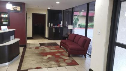 Red Roof Inn Lake Jackson - image 11