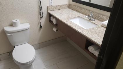 Red Roof Inn Lake Jackson - image 4