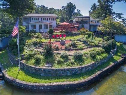 Captain's Quarters on Lake Lure