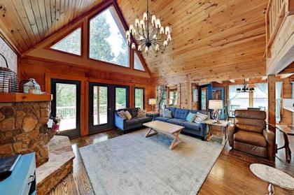 Spacious Lakefront Retreat - Dock & Mountain Views home