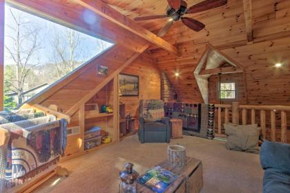 Cozy Log Cabin Retreat in Lake Lure Village Resort - image 18