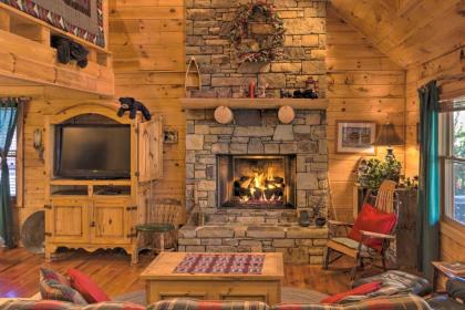 Cozy Log Cabin Retreat in Lake Lure Village Resort - image 2