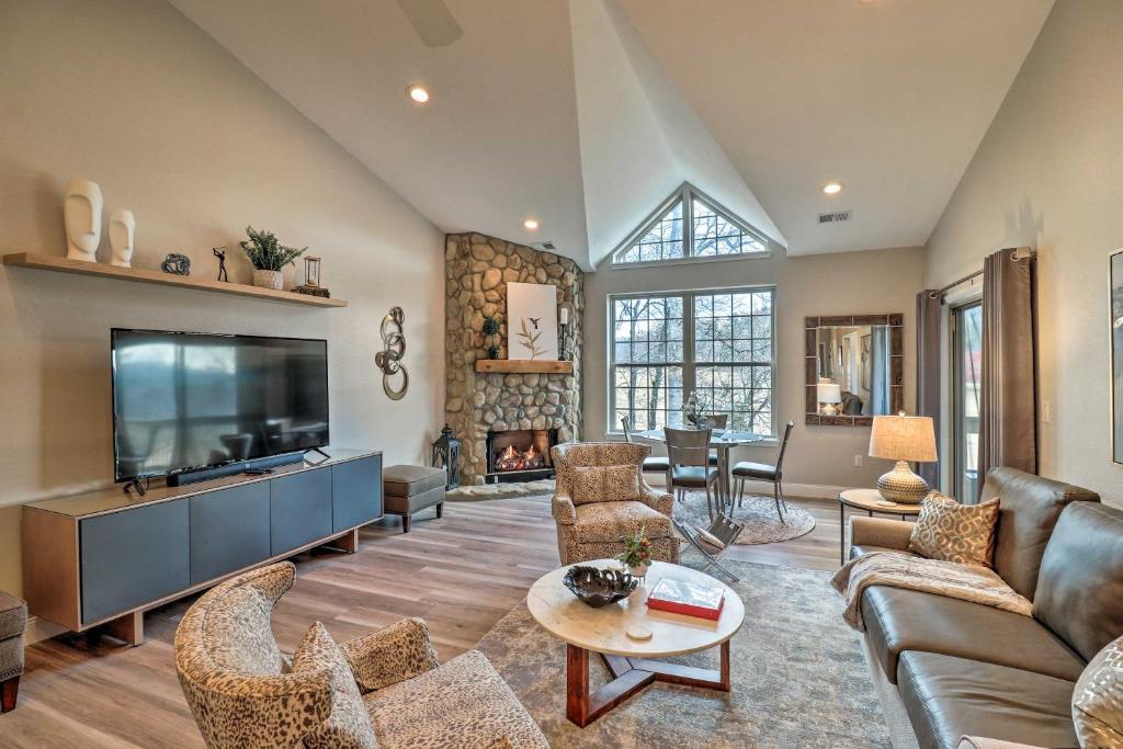 Lake Lure Condo with Resort Perks on Golf Course! - main image
