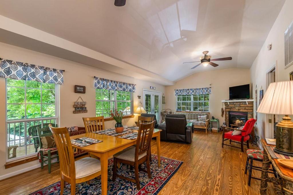 Blarney Stone Cottage - image 4