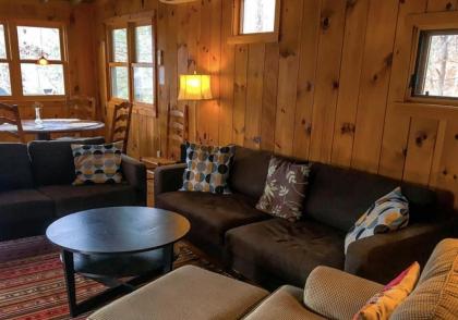 Max's Blue Lakeside Cottage - image 3