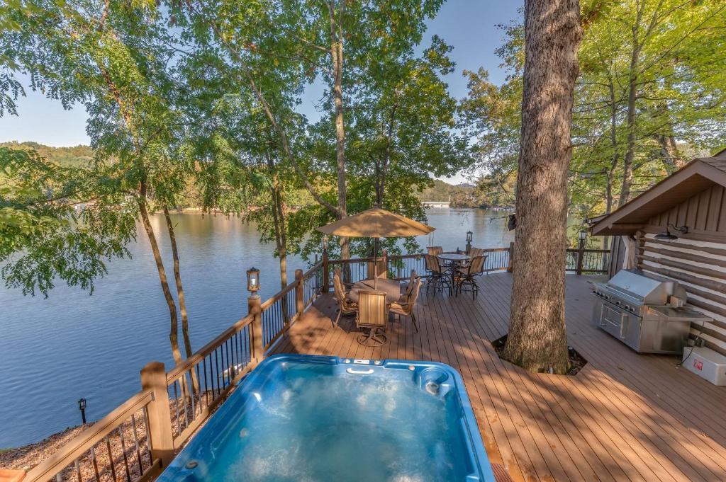 White Oak Point - main image