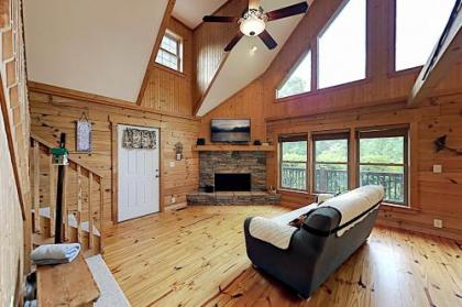 Exceptional Vacation Home in Lake Lure cabin