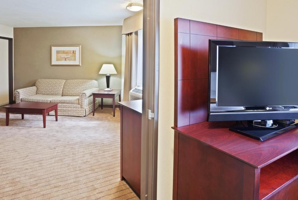 Holiday Inn Express Portland South - Lake Oswego an IHG Hotel - image 4