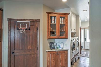 Waterfront Black Hawk Home Game Room and Boat Dock! - image 3