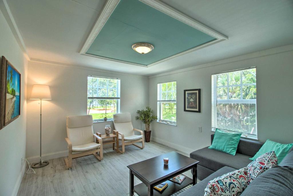 Lake Worth Apt with Ocean View about 1 Mile to Beach! - main image