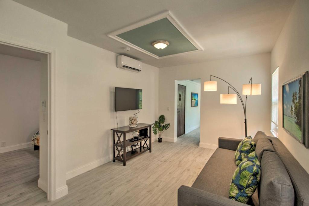 Lake Worth Apt with Ocean View about 1 Mile to Beach! - image 4