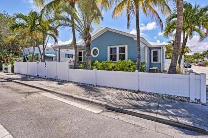Couples Retreat Less Than 2 Miles to Lake Worth Beach