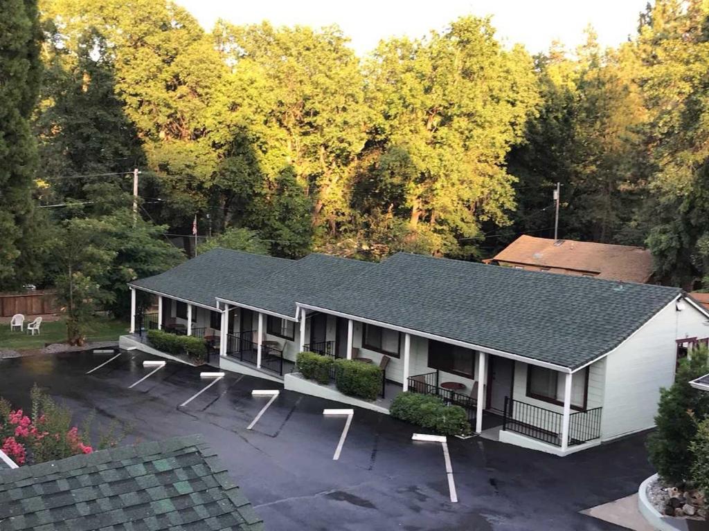 Lake Shasta Lodge - main image