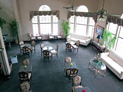Econo Lodge - image 5