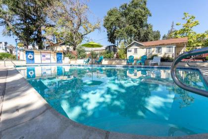 Skylark Shores Resort - image 13