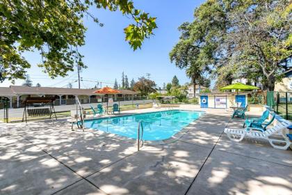 Skylark Shores Resort - image 4