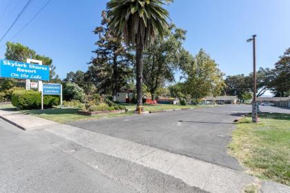 Skylark Shores Resort - image 7