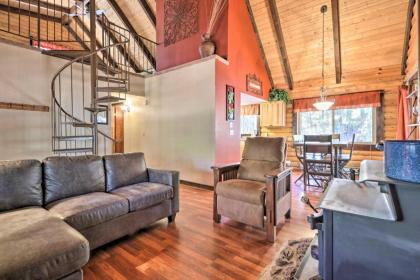 Comfy Lakeside Log Cabin - Hike Swim and Ski! - image 2