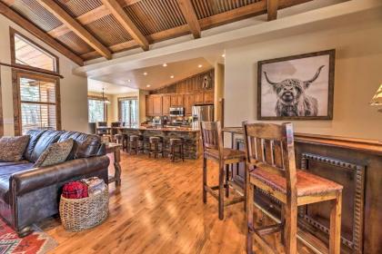 Luxurious Lakeside Family Retreat with Deck! - image 7