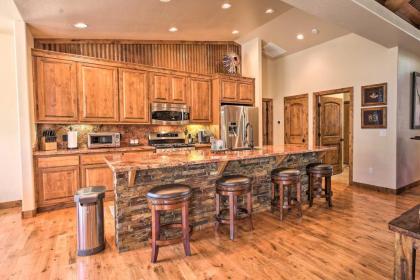 Luxurious Lakeside Family Retreat with Deck! - image 9