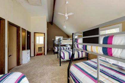 Beach Front Getaway - image 9