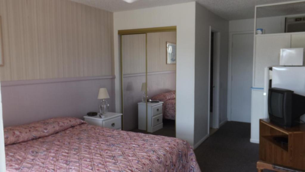 Twin Lakes Inn - main image