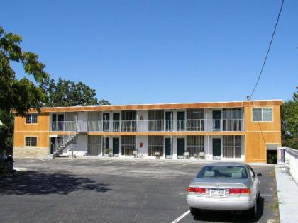 Twin Lakes Inn - image 11