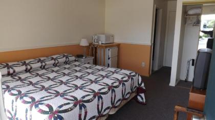 Twin Lakes Inn - image 12