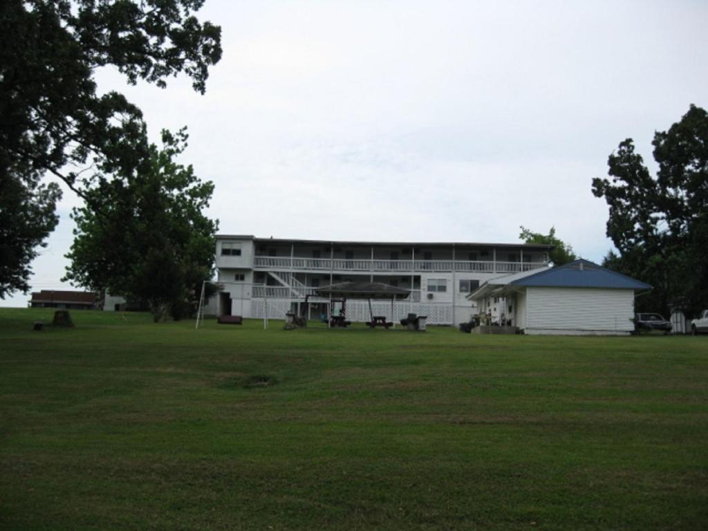 Twin Lakes Inn - image 4