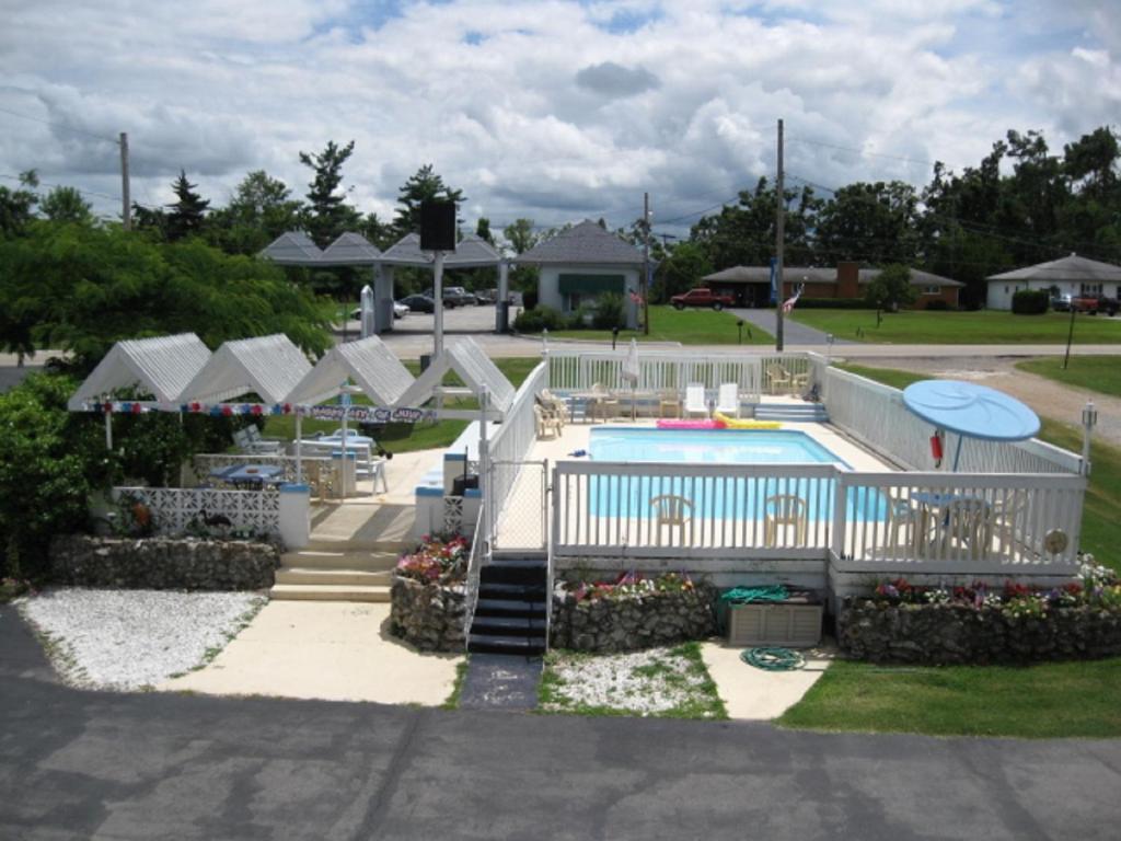 Twin Lakes Inn - image 5