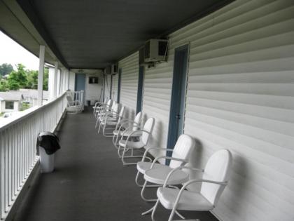 Twin Lakes Inn - image 6