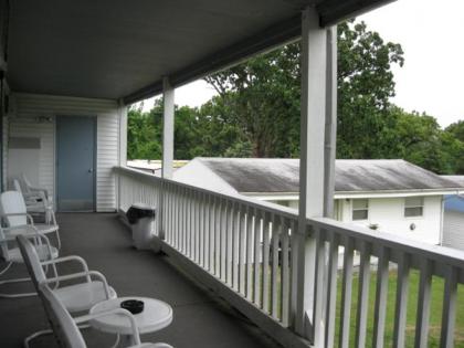 Twin Lakes Inn - image 7