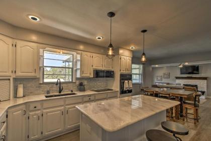 Lakeview Home - 1 Mile from Bull Shoals Lake! - image 15